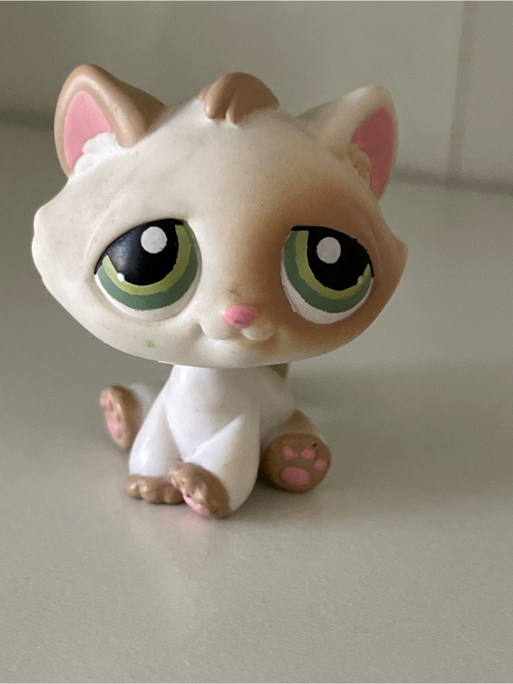 RARE vintage 2004 littlest pet shop cat with magnet